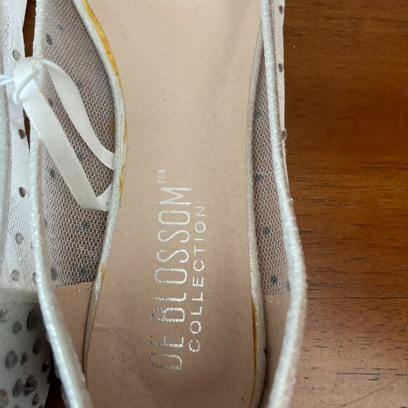 NWT De Blossom Collection Womens Silver Embellished Ballet Flats Size 6.5 - Picture 5 of 10